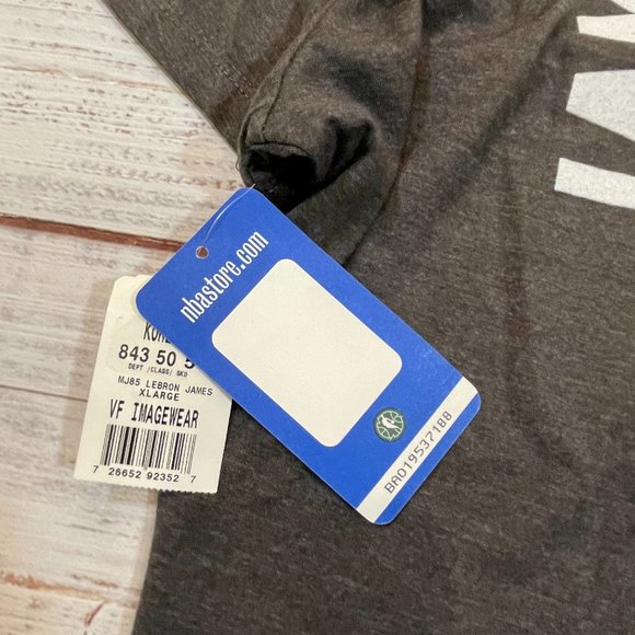 Women's Cleveland Cavaliers LeBron James NBA Licensed Tee - NWT - Picture 6 of 7